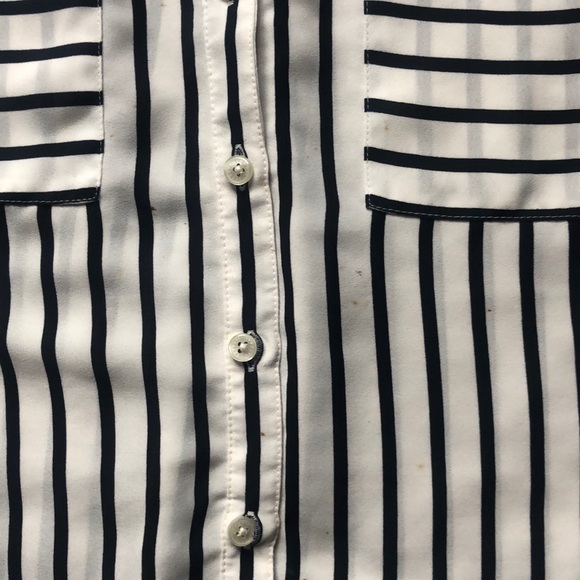 Express button up - Picture 3 of 3